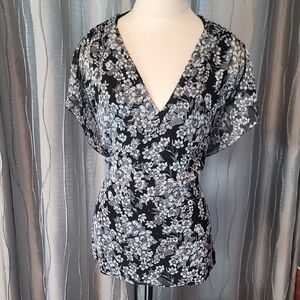 White House Black Market Black and White Floral V-Neck Flutter Sleeve Blouse.